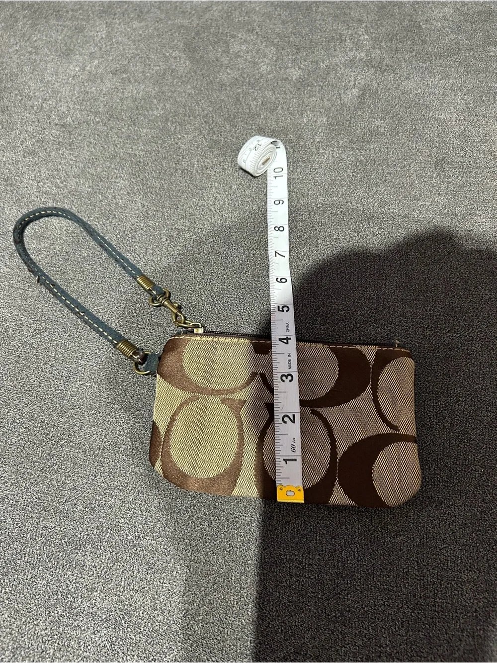 Coach vintage Signature Pattern Wristlet in Beige and Brown